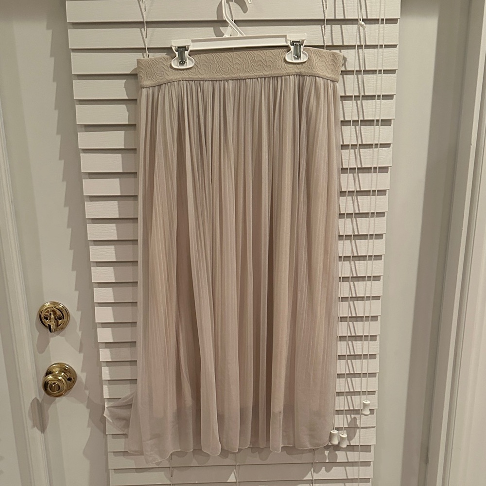 Elegant Cream Pleated Skirt